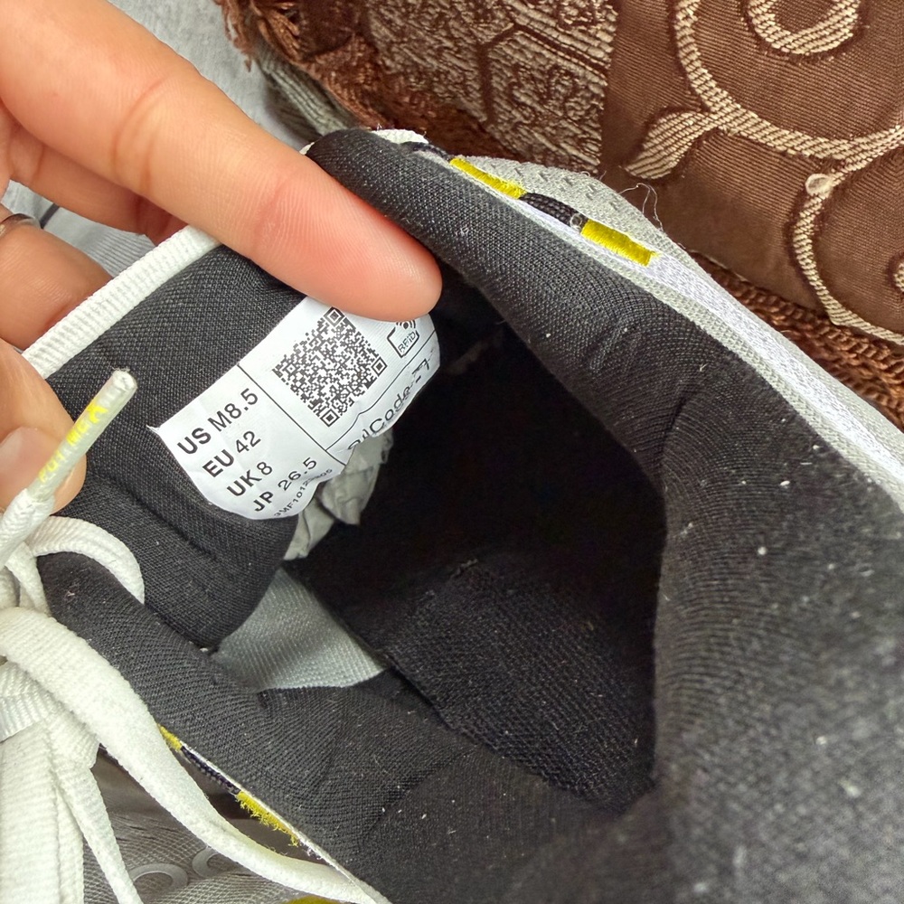 On Running Sneakers in Gray and Yellow - Picture 2 of 6